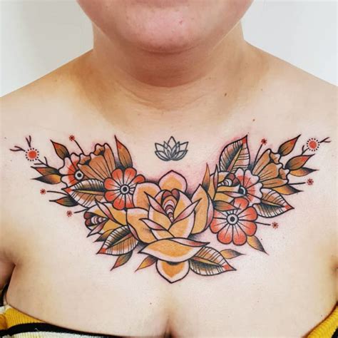 tatouage sous poitrine cote|Tatouage femme sous poitrine